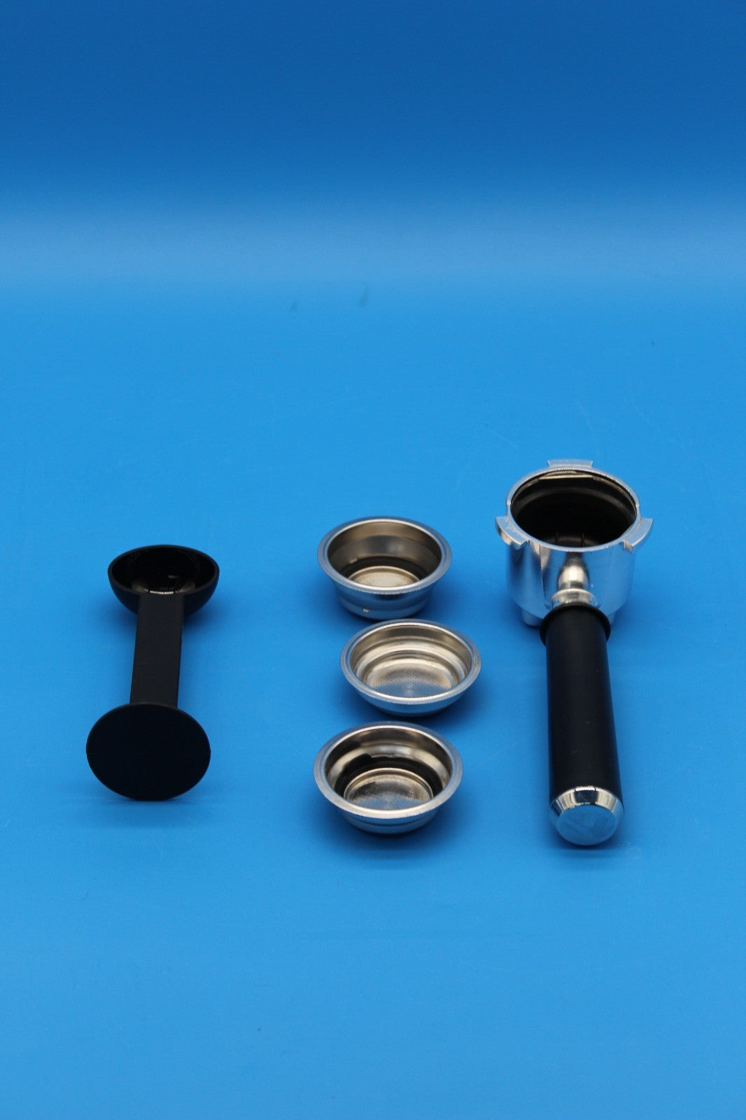 DeLonghi Espressomaschine Dedica Style, EC 685.M - GEBRAUCHT