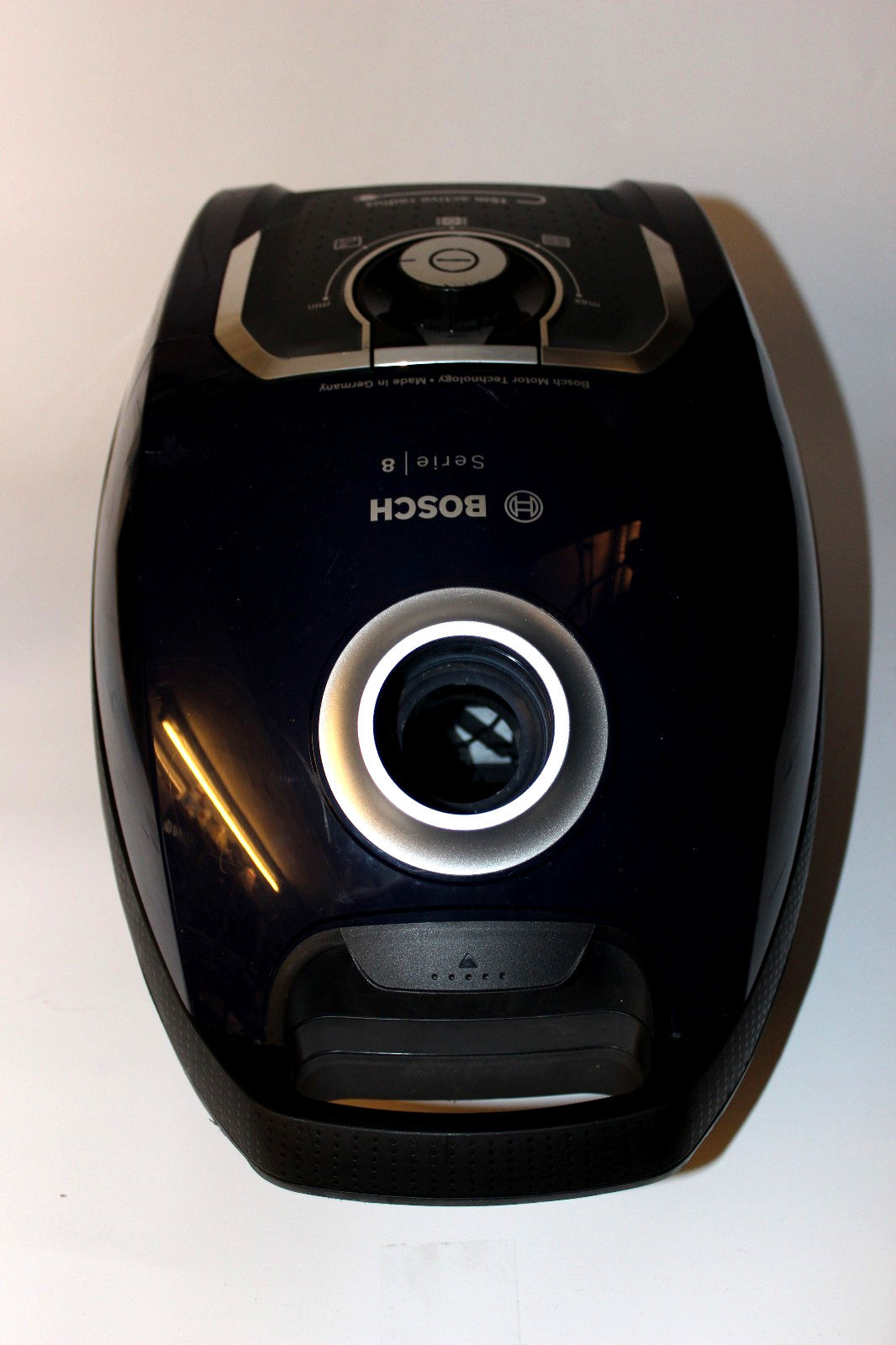 Bosch Staubsauger mit Beutel Serie 8 BGB75X494, 650W - Gebraucht
