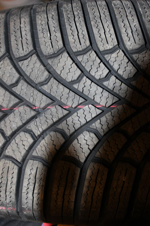Bridgestone BLIZZAK 6 ENLITEN - 225/55 R18 102V XL - B/B/70 - Winterreifen (PKW
